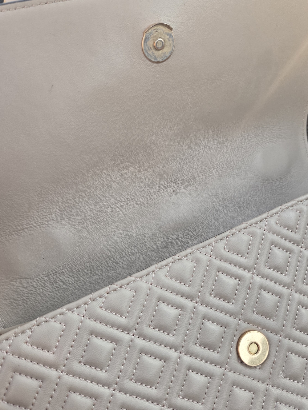 Tory Burch Beige Quilted Leather Chain Shoulder Bag - Picture 14 of 17